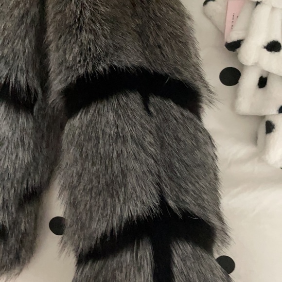 Bebe Small Genuine Leather Faux Fur Jacket (runs a little large) - Picture 4 of 9